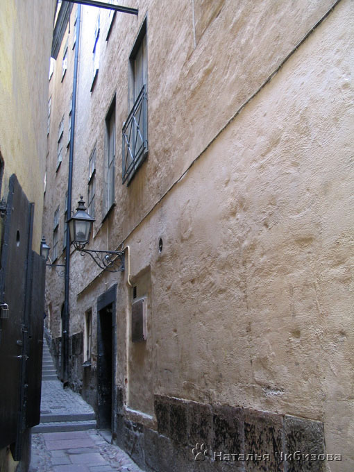 Stoccolma. La Citta Vecchia. La via più stretta –<br>la sua larghezza è solo circa 90 cm