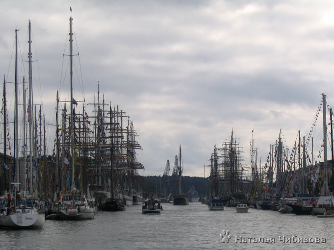 Turku. Le nave riunitesi per la regata della vela