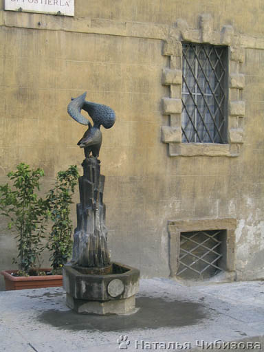 Sienna. La fontana della contrada di Aquila