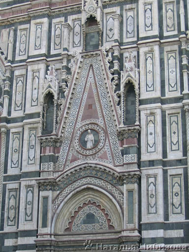 Firenze. Il Duomo. Gli elementi architettonichi