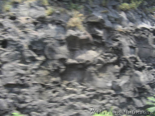 La colata lavica stecchita che ha restato dopo l'eruzione di Vesuvio.<br>Sua altezza &egrave; circa 3 m