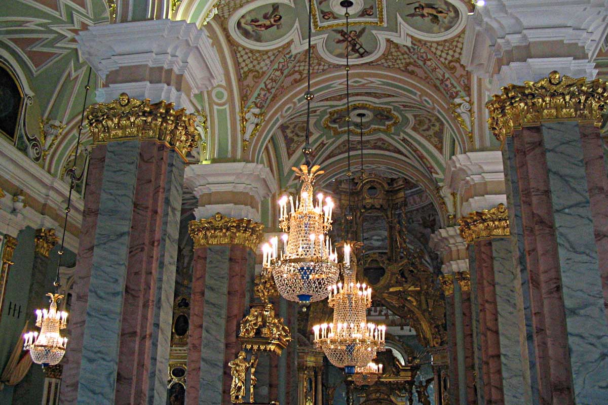 La Cattedrale di Pietro e Pablo. L'interno