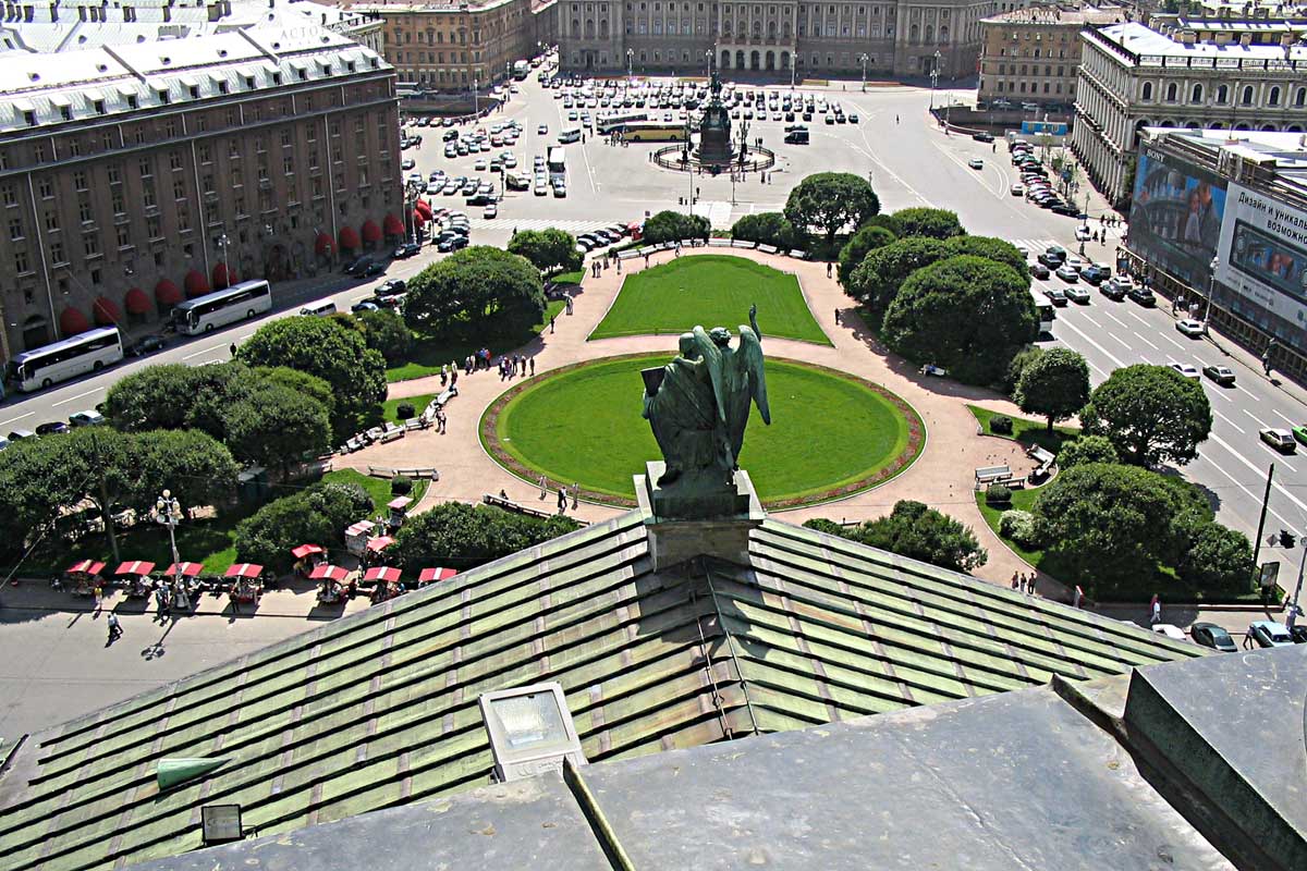 La veduta della piazza d'Isaac dal colonnato della Cattedrale d'Isaac