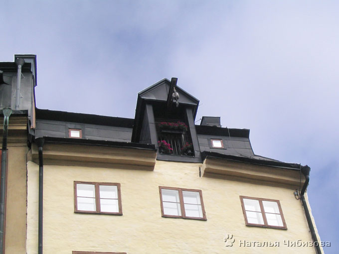 Стокгольм. Старый город<br>Несколько веков назад эта лебёдка использовалась<br>для поднятия мешков с золотом в хранилище банка