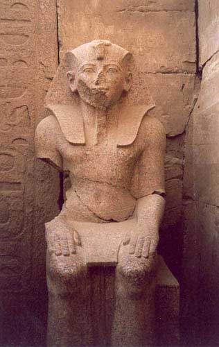 Luksor. The Karnak temple. The statue of Tutmos III