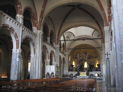 Milano. La chiesa Sant'Ambrogio. L'interno