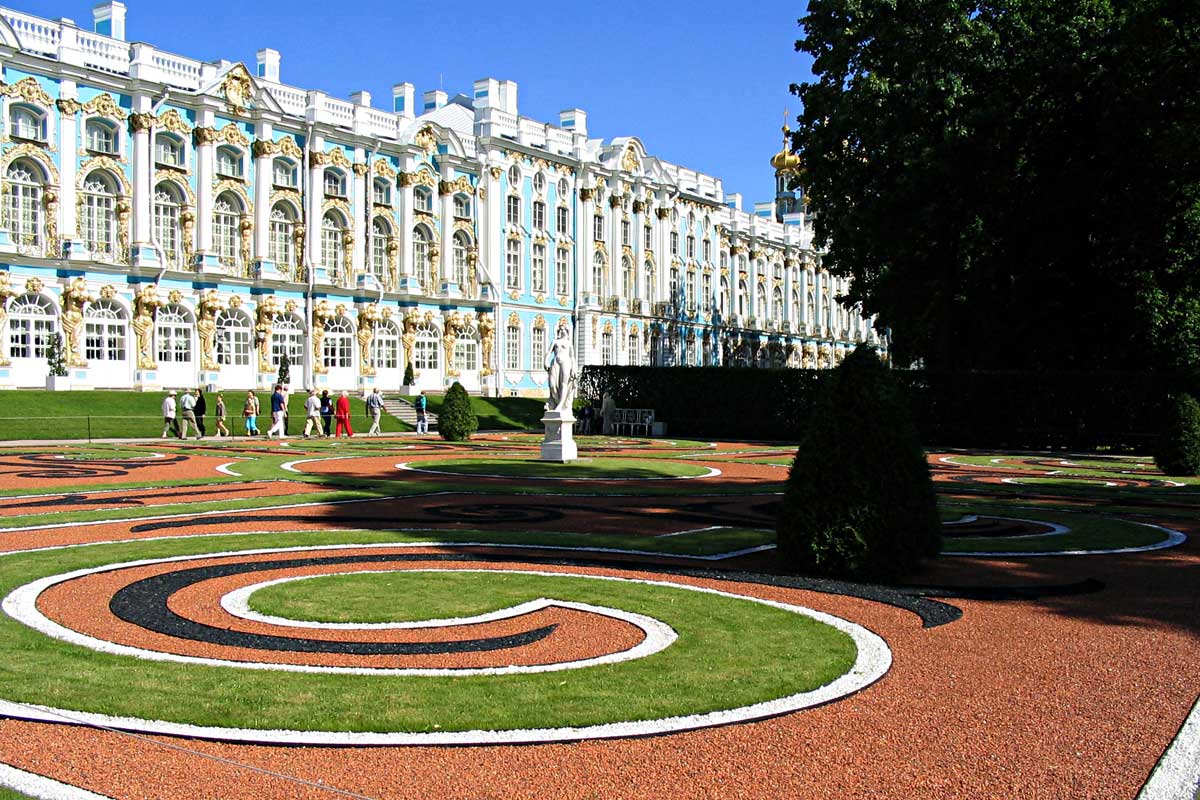 Pushkin. The square before the Catherine Palace