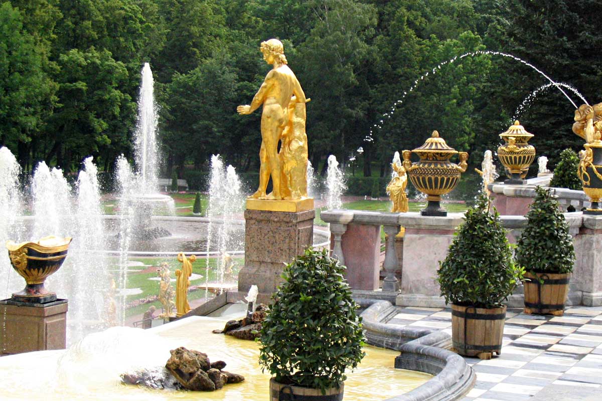 Petergof. The view of the chalice fountain «French» from the Grand Cascade