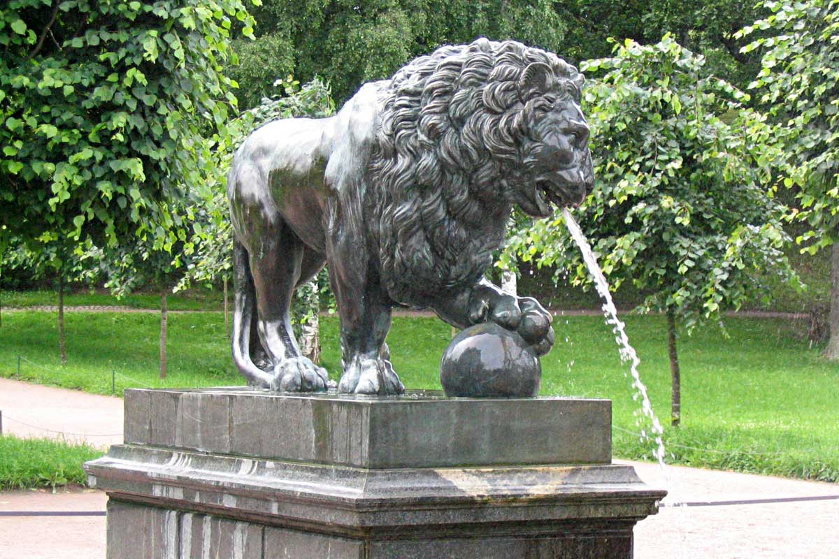 Petergof. The fountain «Lion cascade»