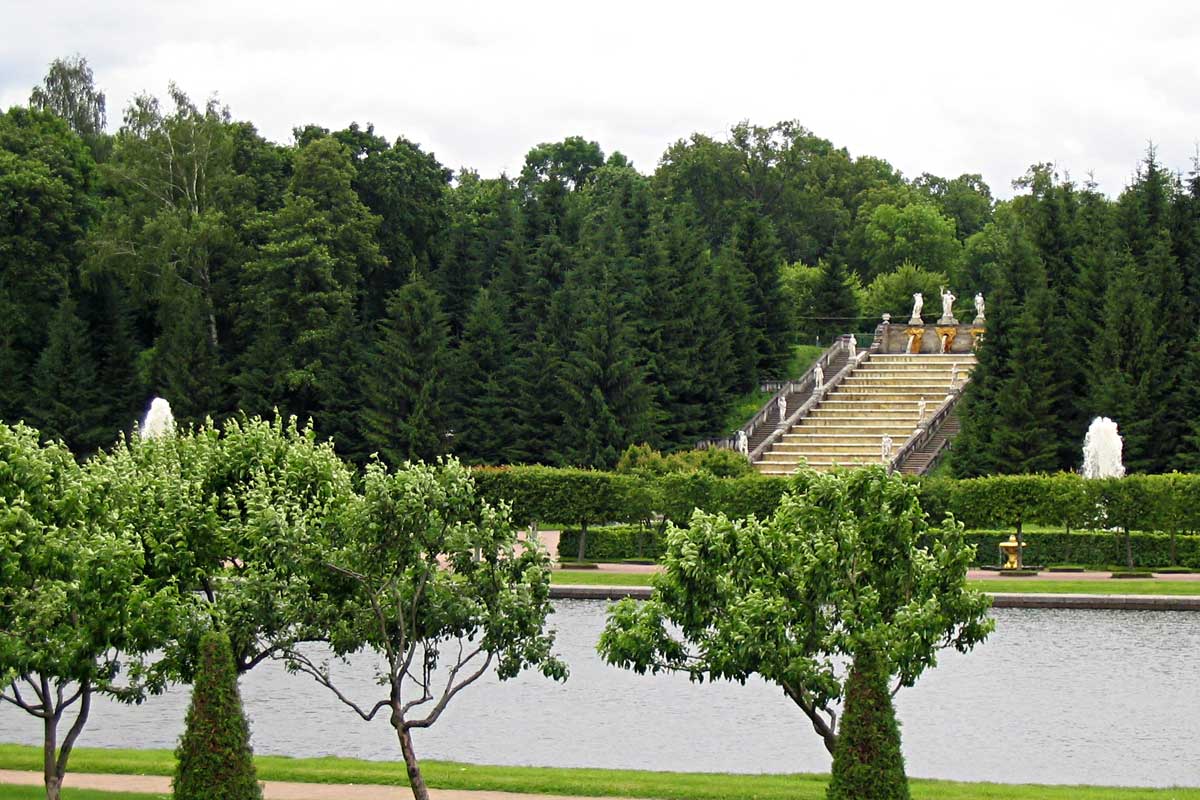 Petergof. La fontana «Monte d'Oro»