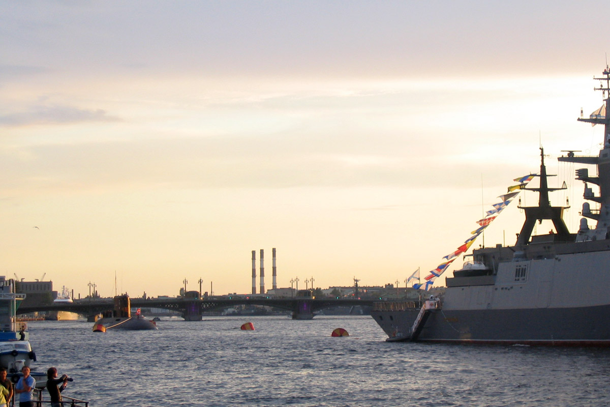 A parade of ships on the Navy Day